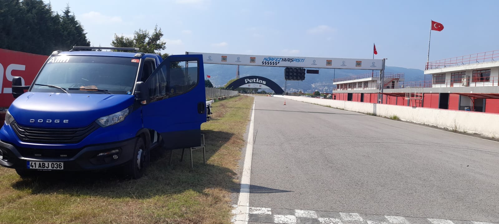 Acil lastik değişim hizmeti